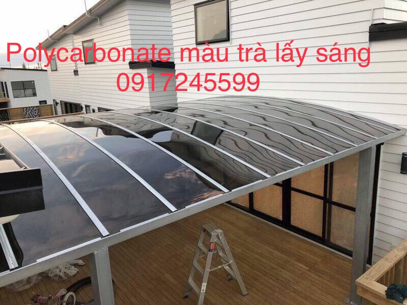 tấm polycarbonate lấy sáng trắng trong